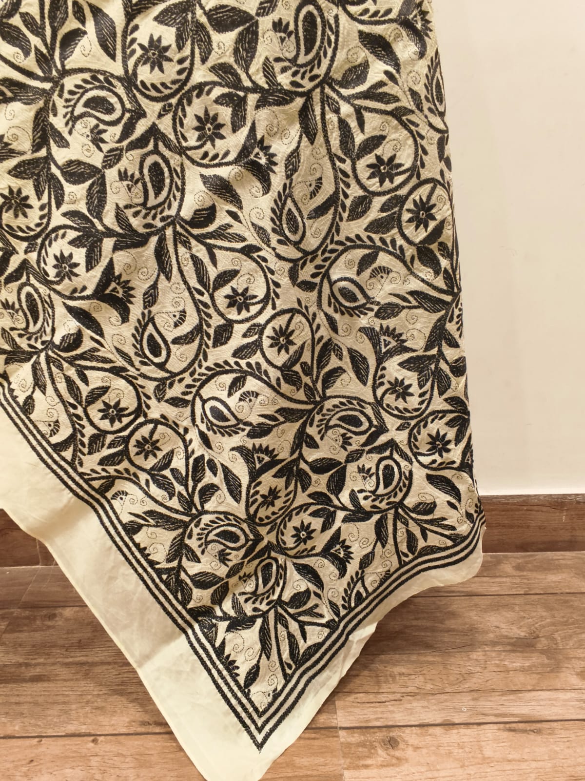 Tussar Kantha Stitch Dupatta SN26KD113