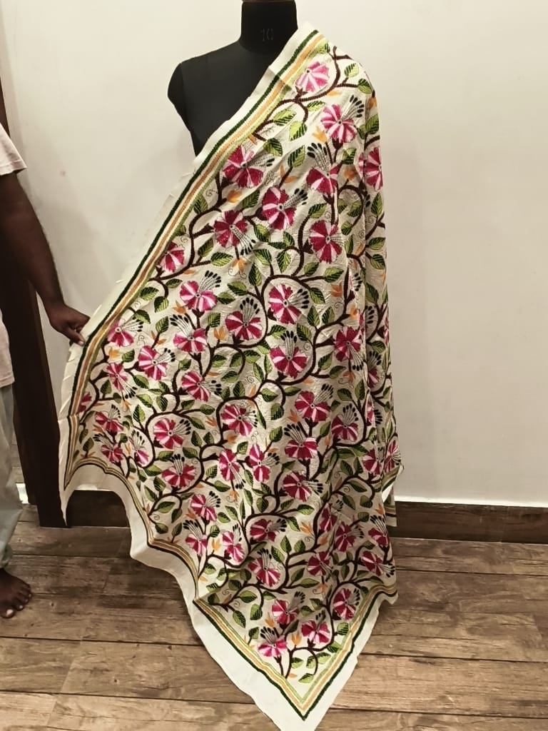 Tussar Kantha Stitch Dupatta SN26KD116