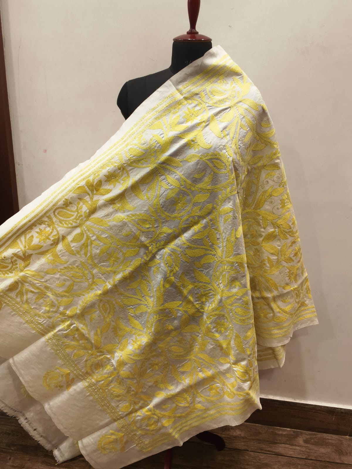 Tussar Kantha Stitch Dupatta SN26KD115