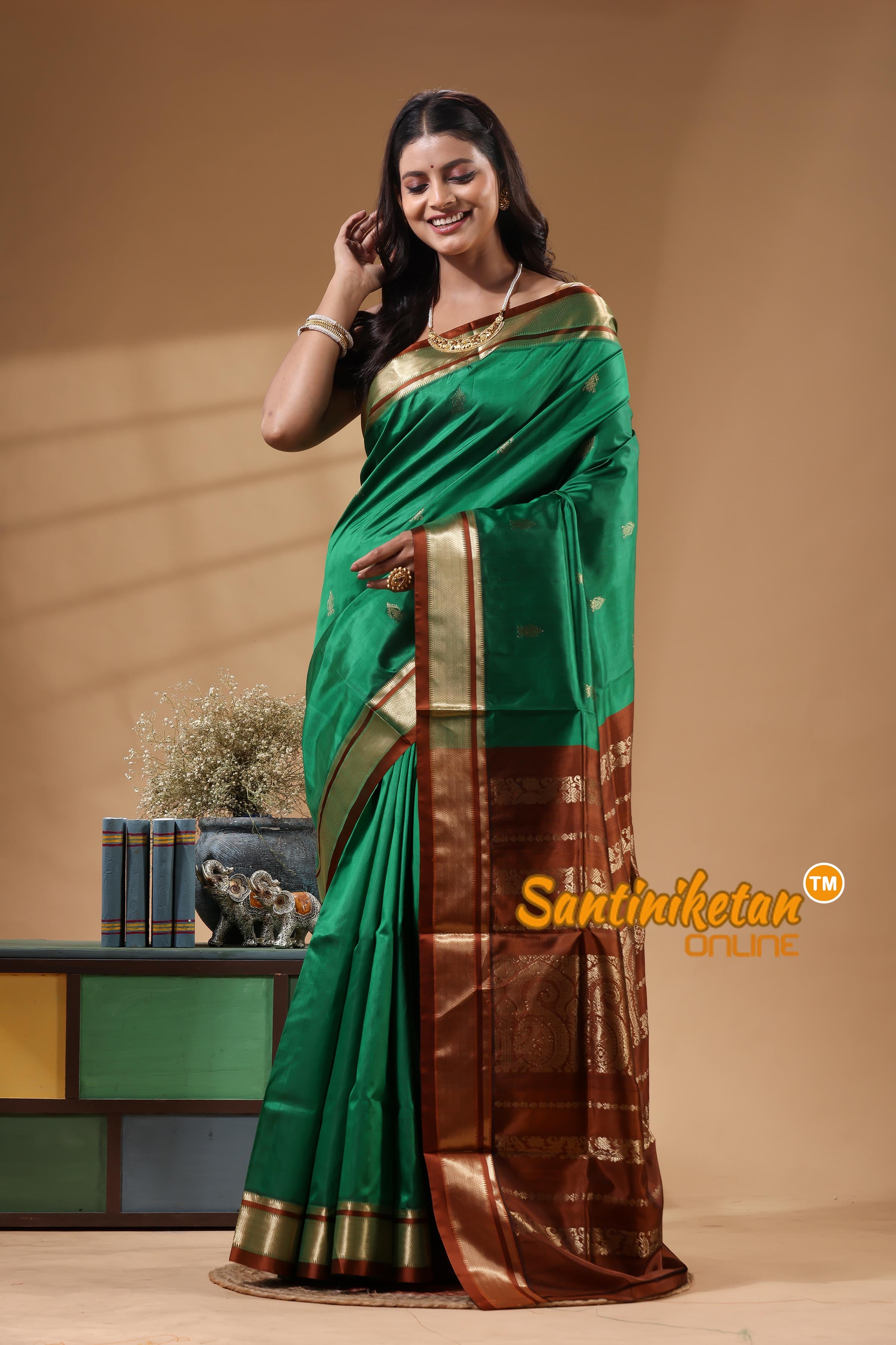 Kanjivaram Design Garad Silk Saree With Blouse