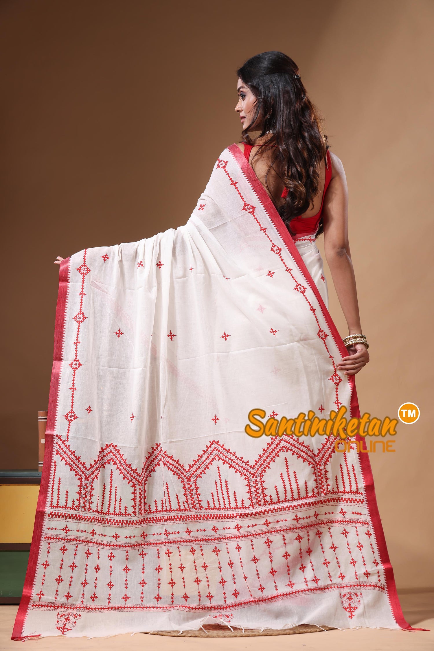 Pure Soft White Cotton With Red Thread Gujrati Stitch Saree With Out Blouse Piece SN2630932